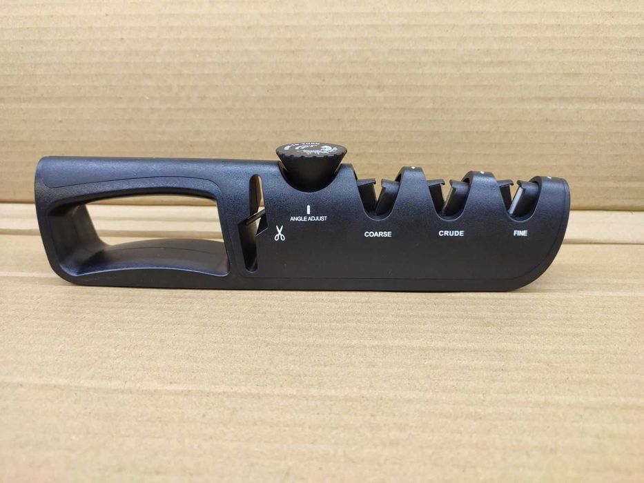 Точилка для ножей и ножниц с регулировкой угла заточки