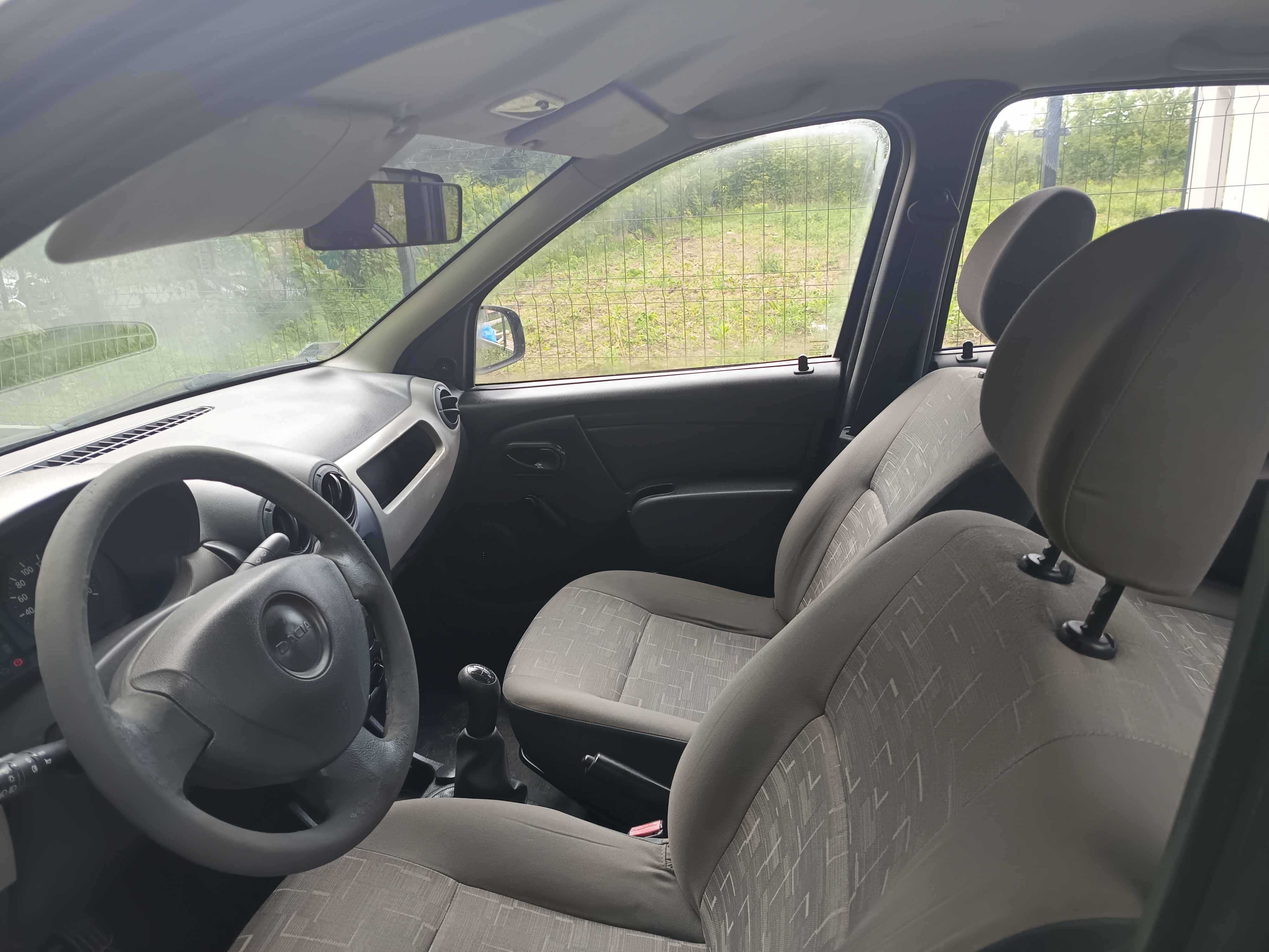 Dacia Logan 2009 r. z niskim przebiegiem