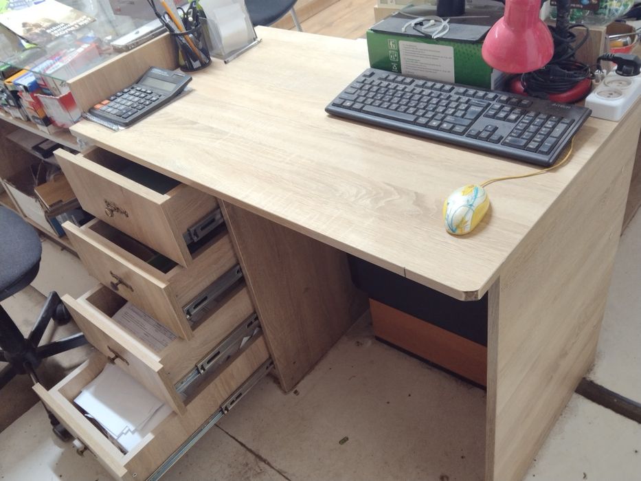 Стіл комп'ютерний з шухлядами офісний столик шкільний учня студента