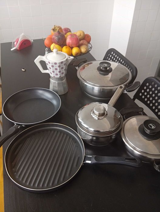 Tachos, frigideira nova e cafeteira, tudo por 15€