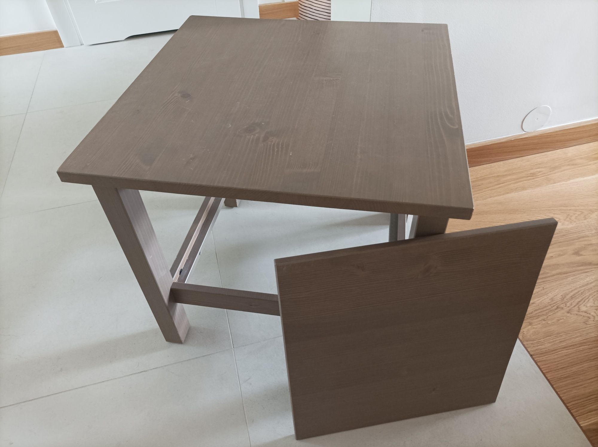 Drewniany stolik kawowy Ikea 55 * 55 cm