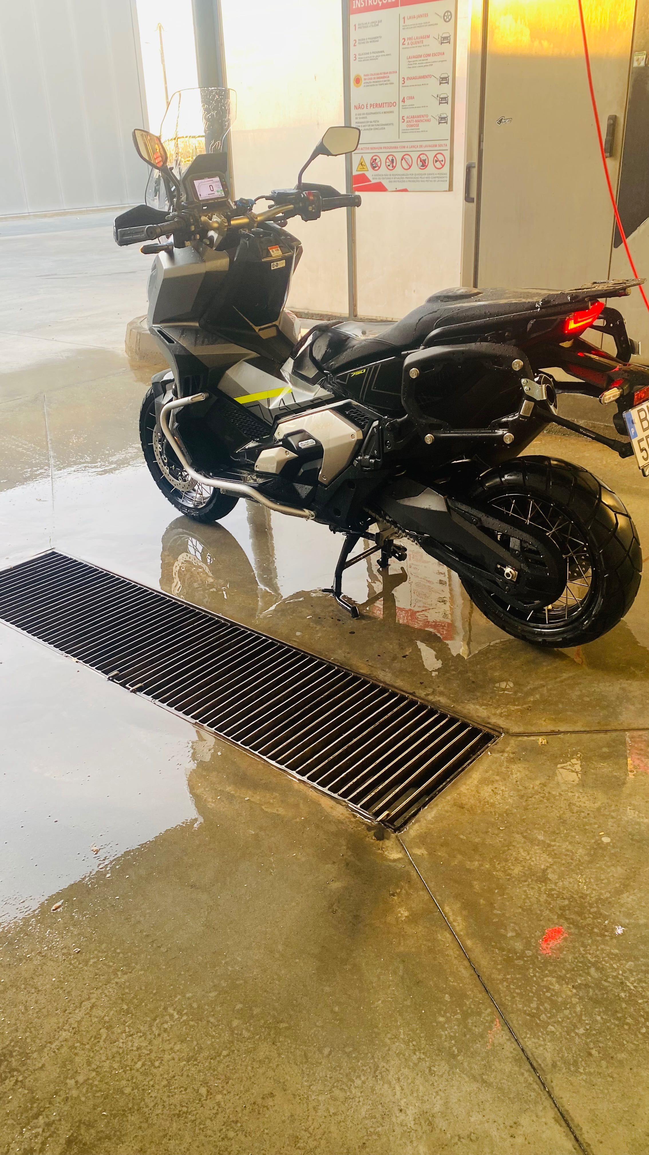 Vendo a minha Honda Xadv 750