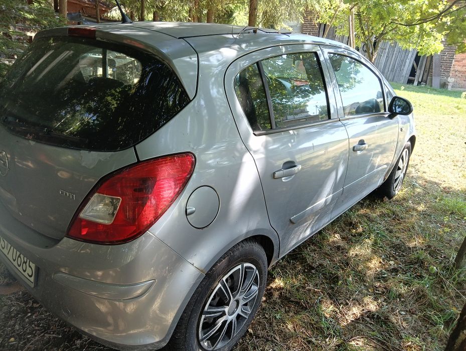 Opel corsa -uszkodzona