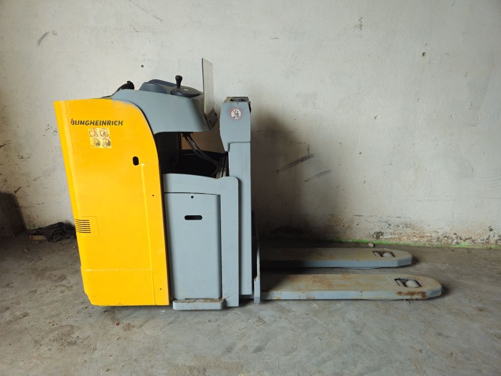 Sztaplarka Jungheinrich ESD 120