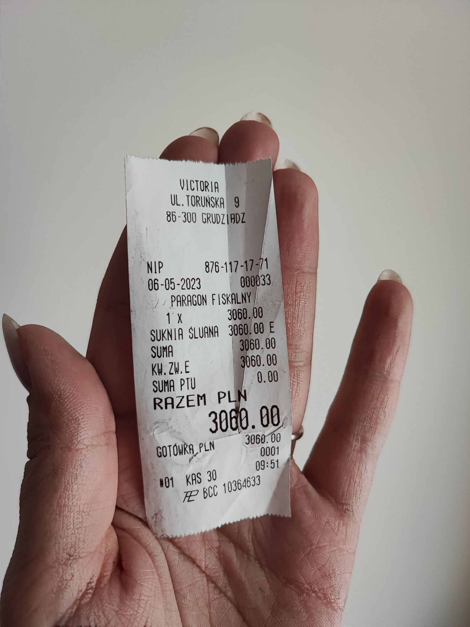 Suknia ślubna w kolorze ecru