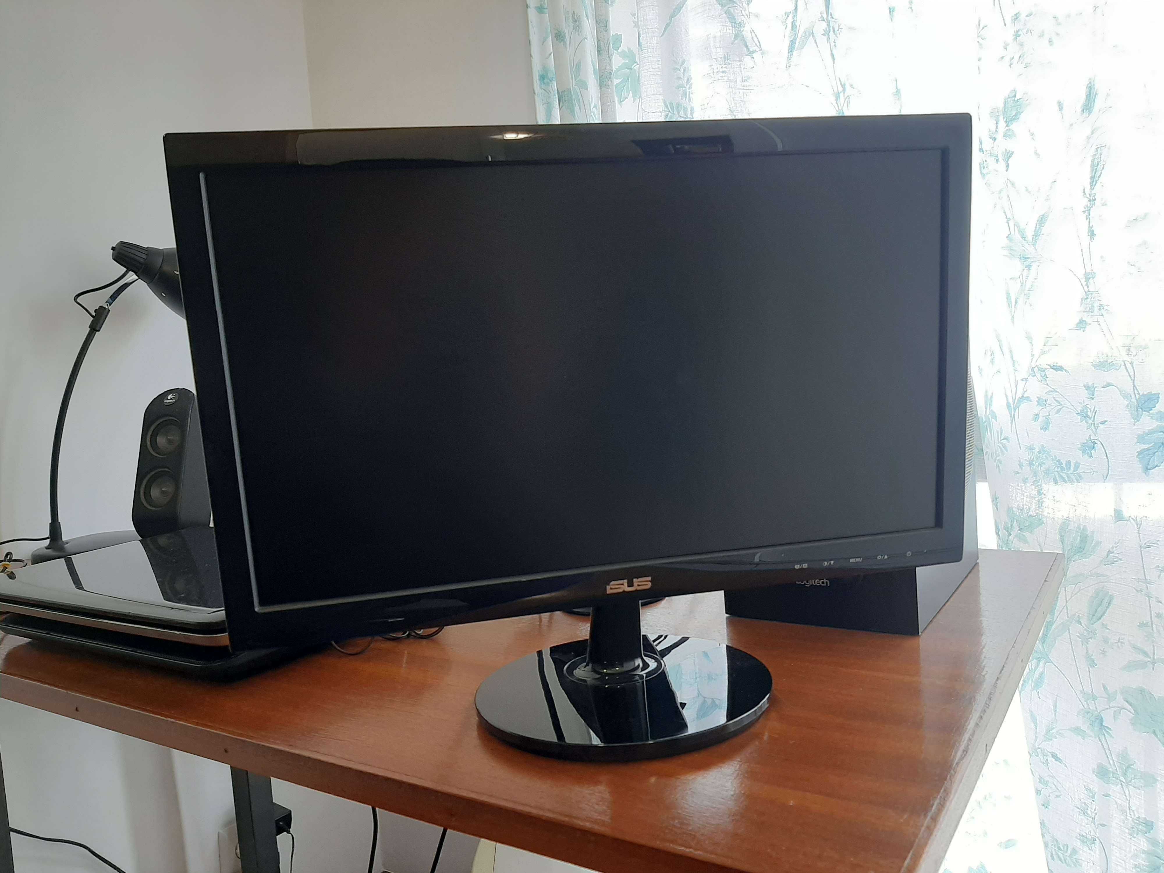 Monitor ASUS 18.5 polegadas (versão VS197DE) + cabos