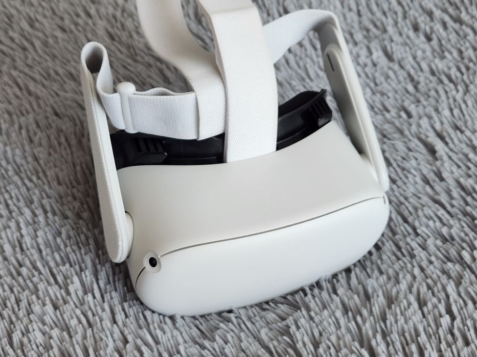 Oculus Quest 2 256Gb без джойстиків, є кілька битих пікселів