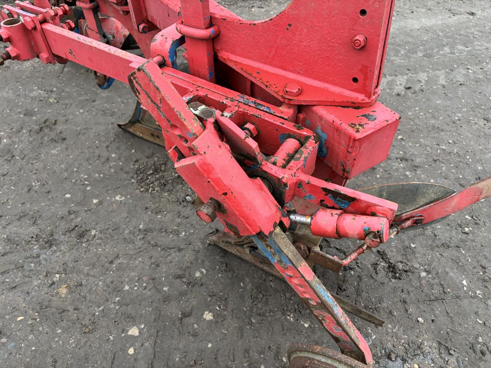 Pług 4 skibowy 3+1 obrotowy Massey Ferguson 715 overum kverneland