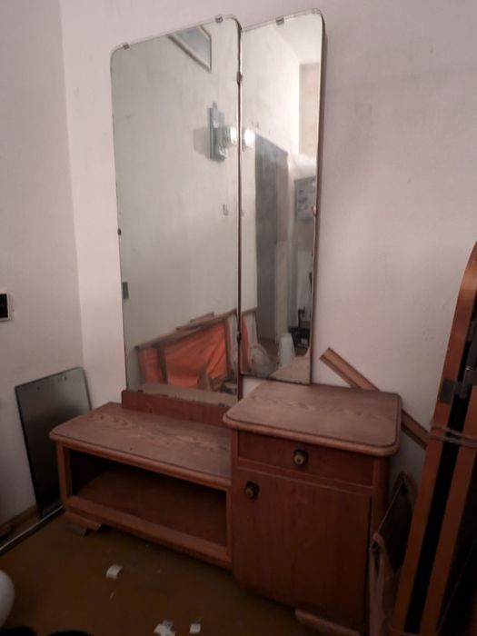 Zabytkowa toaletka z lat 60