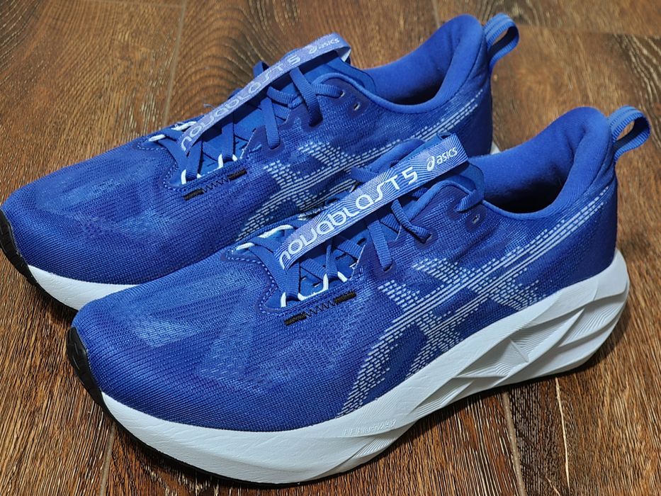 Оригінал 100% чоловічі кросівки asics novablast 5  eur 44