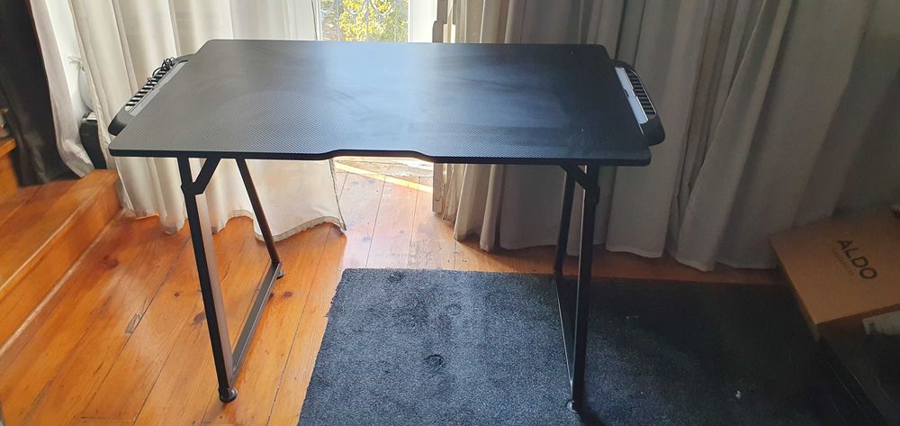 Alpha Gamer Secretária Auri RGB Gaming Station