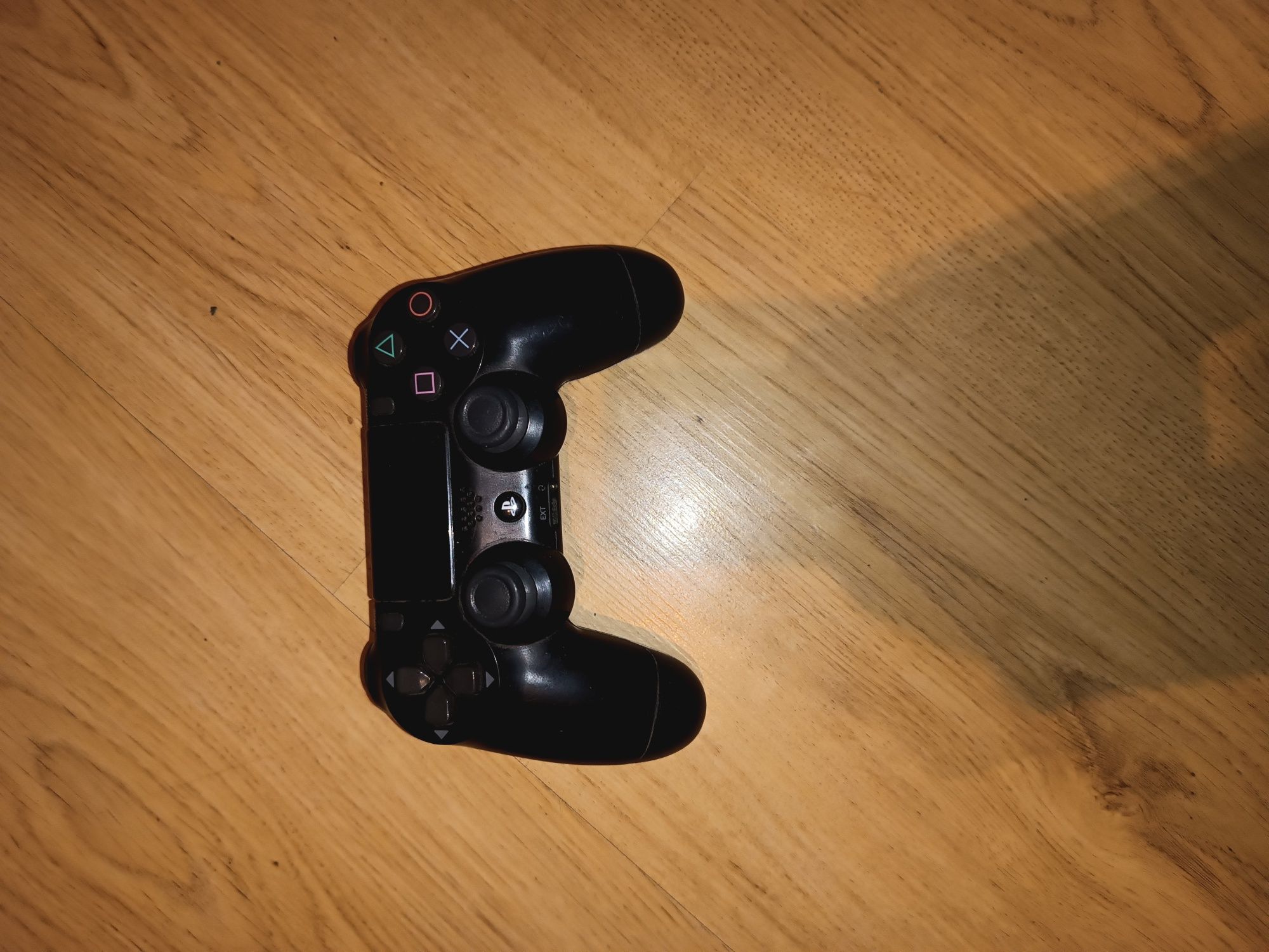 PS4 Pro 1TB + pad + 7 gier (Spider-Man, Minecraft, Crash, Uncharted