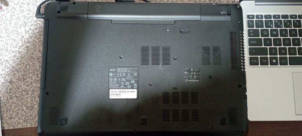 Portátil Acer Aspire E5-571-31XV