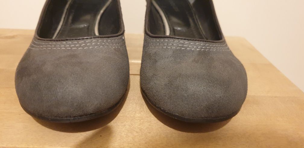 Buty Wojas na niskim koturnie r.40