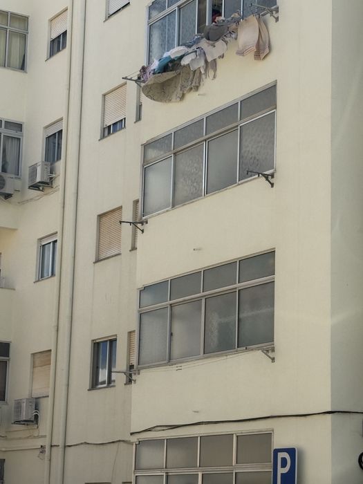 Apartamento  T3  semi mobilado