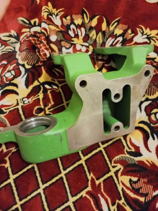 Суппорт John Deer R121913.