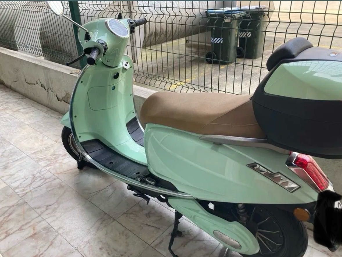 Scooter elétrica Efun Pusa 14 091 km