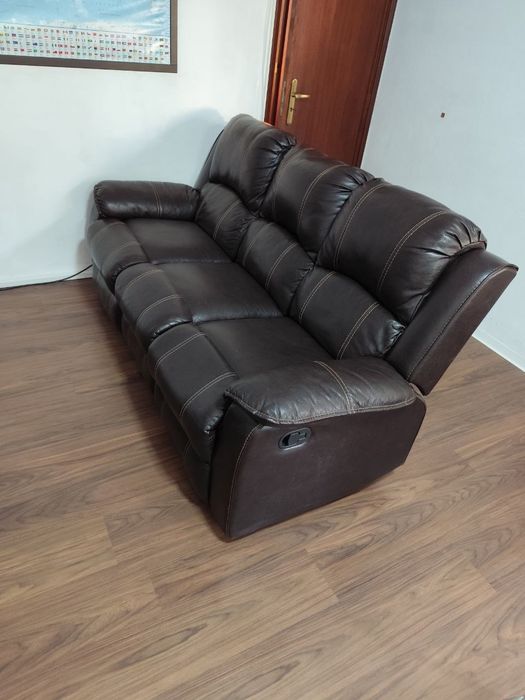Sofá de couro com função reclinável, 3 lugares