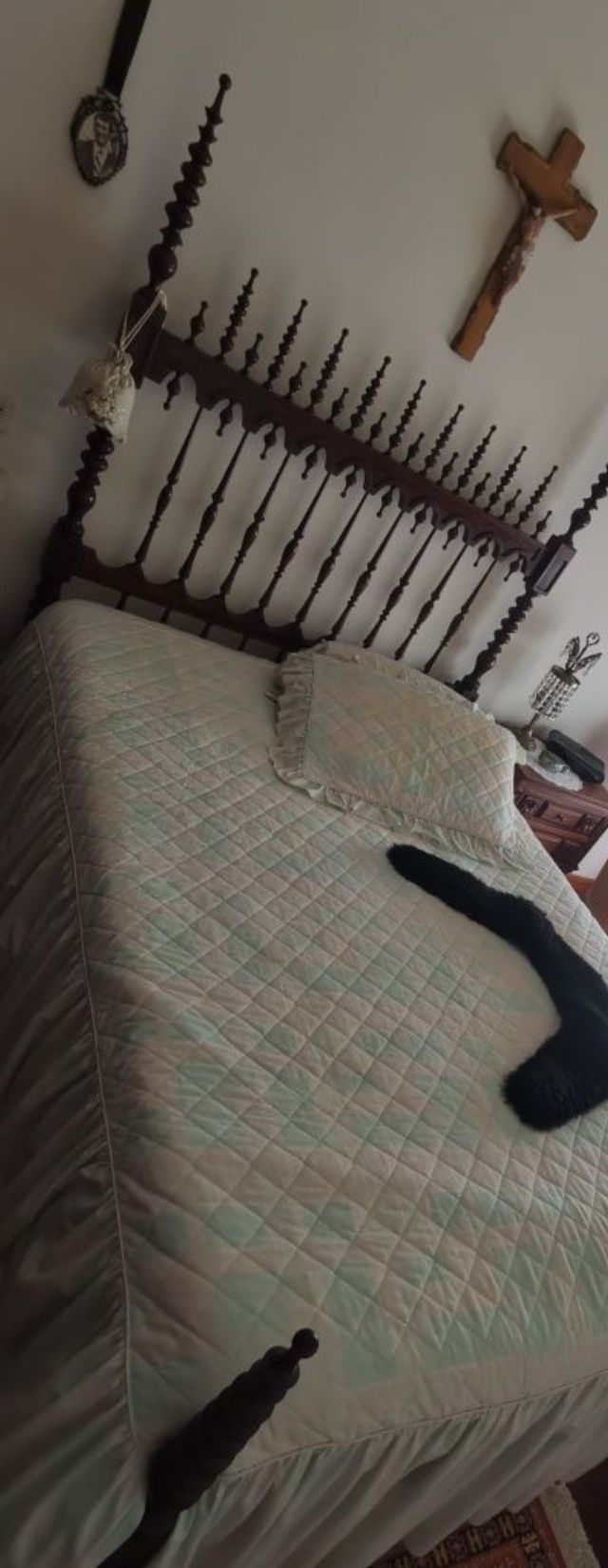 Cama casal antiga