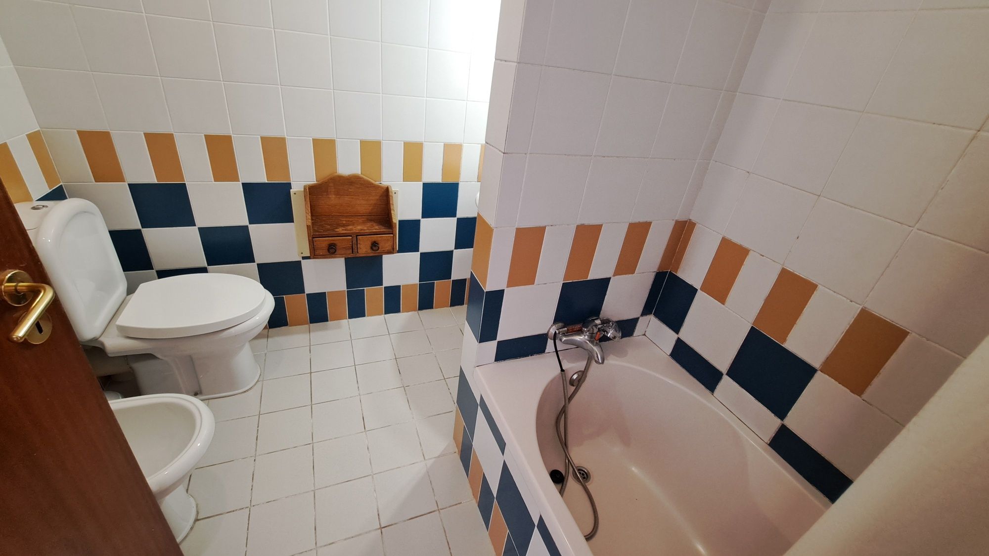 Quarto para arrendamento mensal a raparigas estudantes