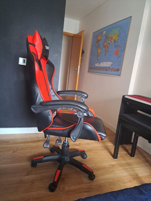 Cadeira gaming vermelha