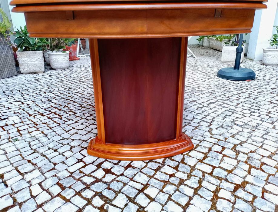 Mesa de jantar em cerejeira