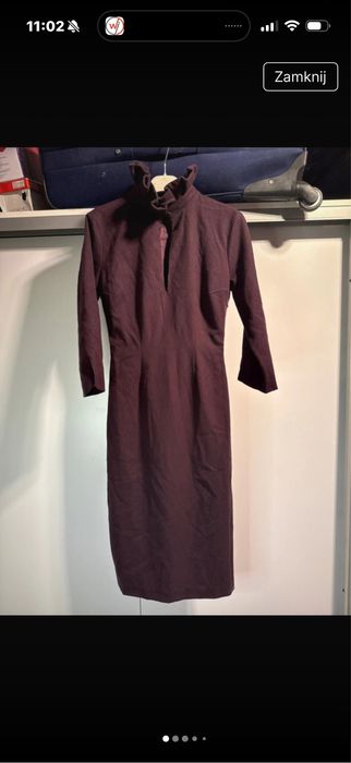 Sukienka fioletowa z ciekawym kolnierzykiem dekolt łezka na guzik xs