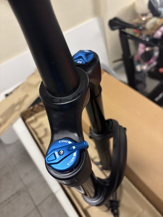 Suspensão Fox 38 Performance