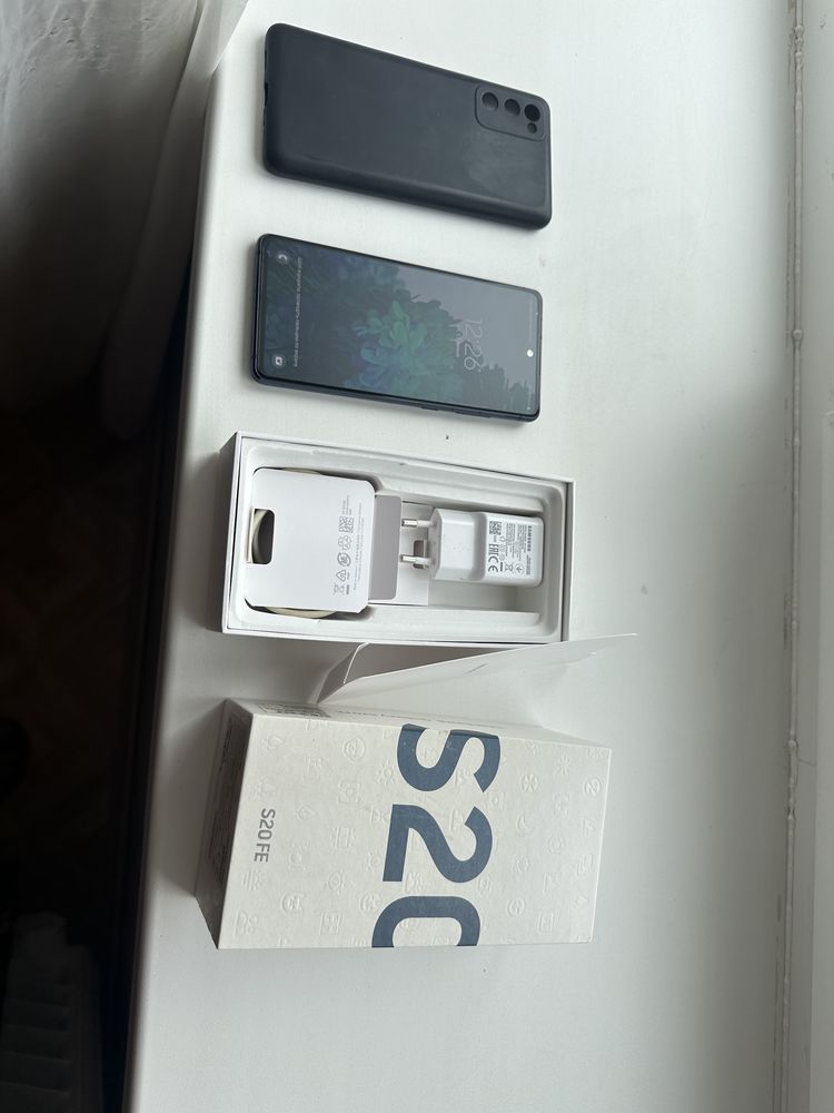 Samsung S20 FE 6/128 официал