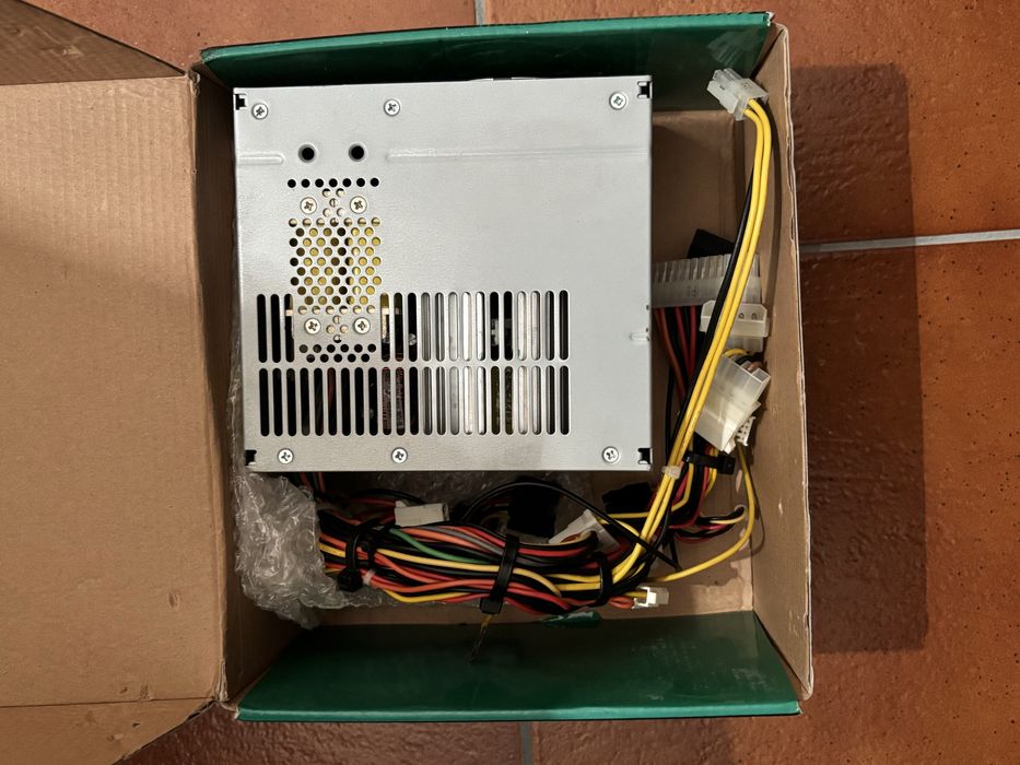 Fonte de alimentação 700W 1Life – nova / pouco uso