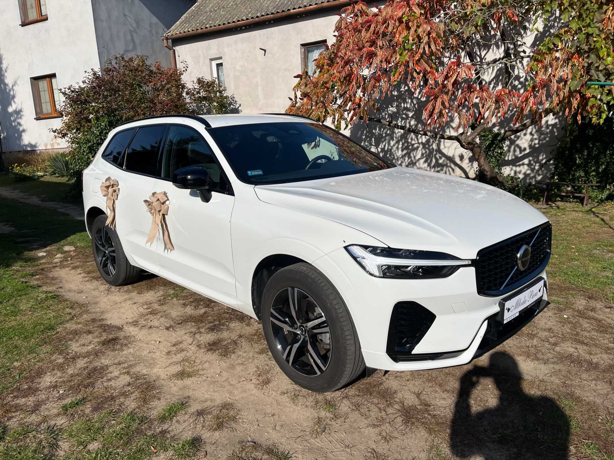 Eleganckie białe auto do ślubu Volvo XC60