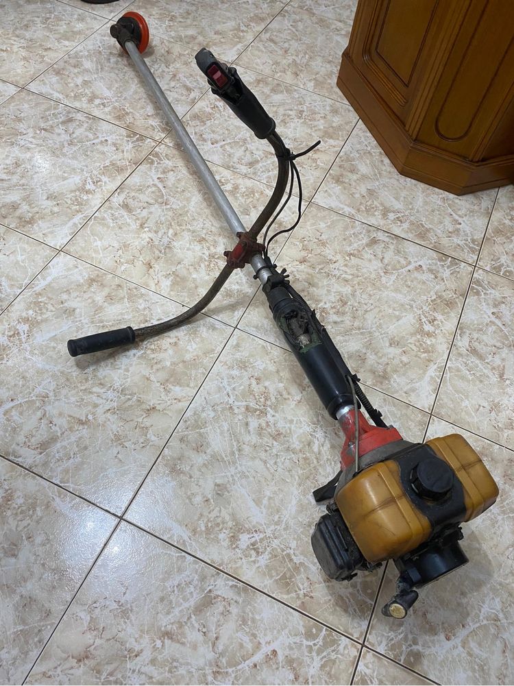 Vendo maquina de cortar relva de costas Kawasaki