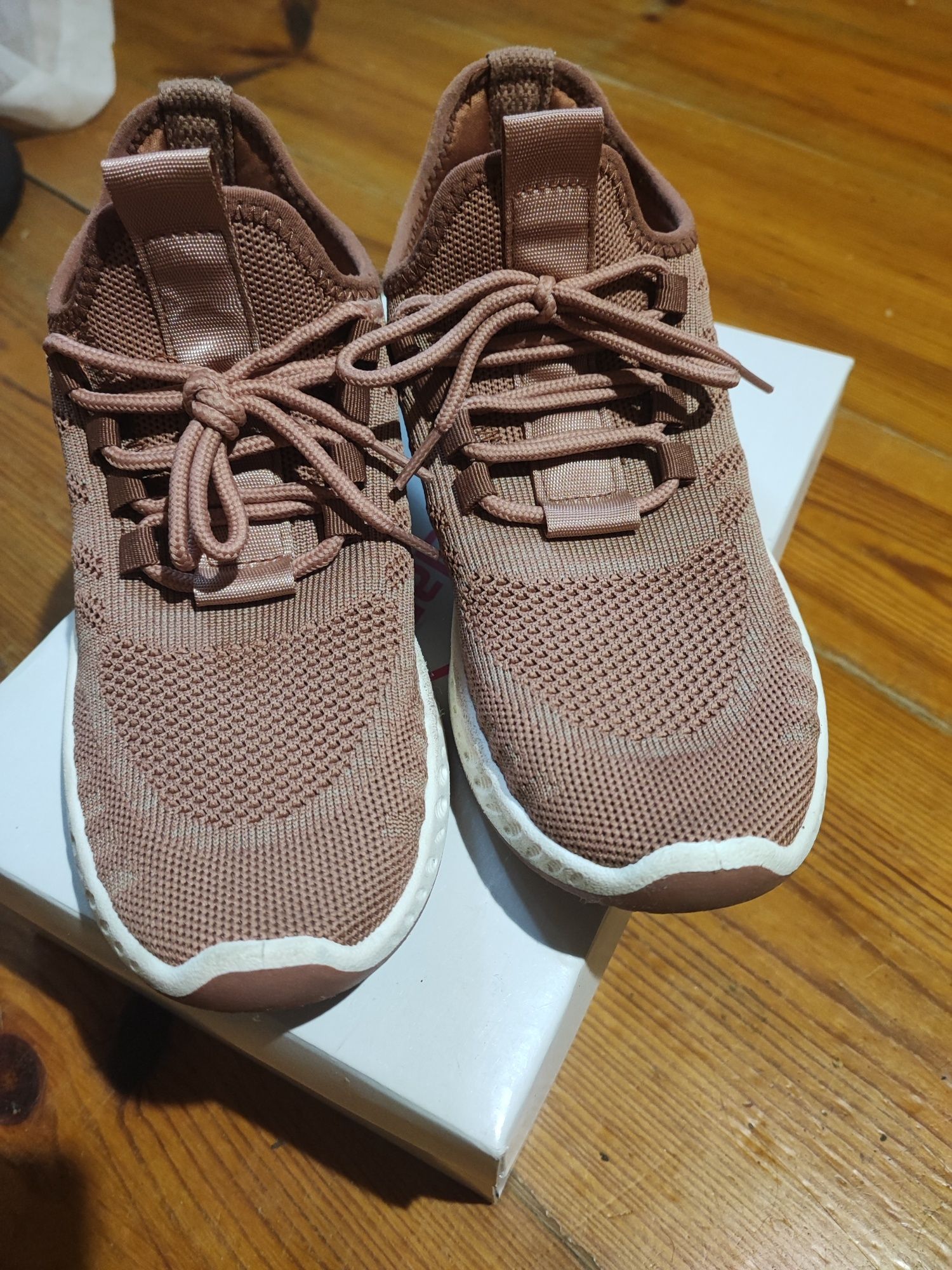 Nowe buty sportowe adidasy Vty Deichmann kolor podrowy róż rozmiar 39