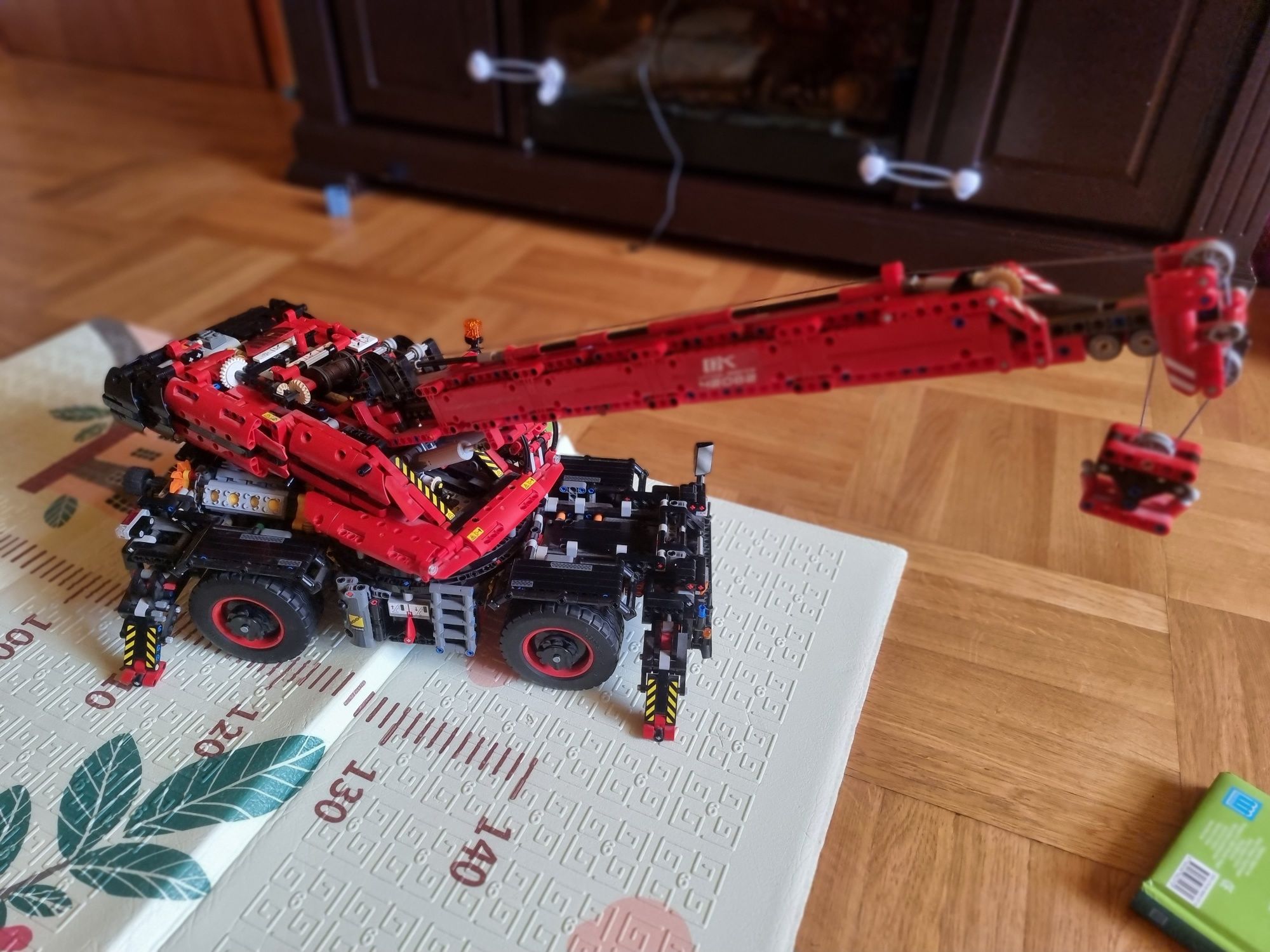 Конструктор LEGO Technic Підйомний кран 42082
