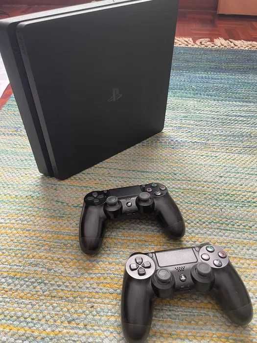 Playstation 4 Slim 500 GB com 2 comandos