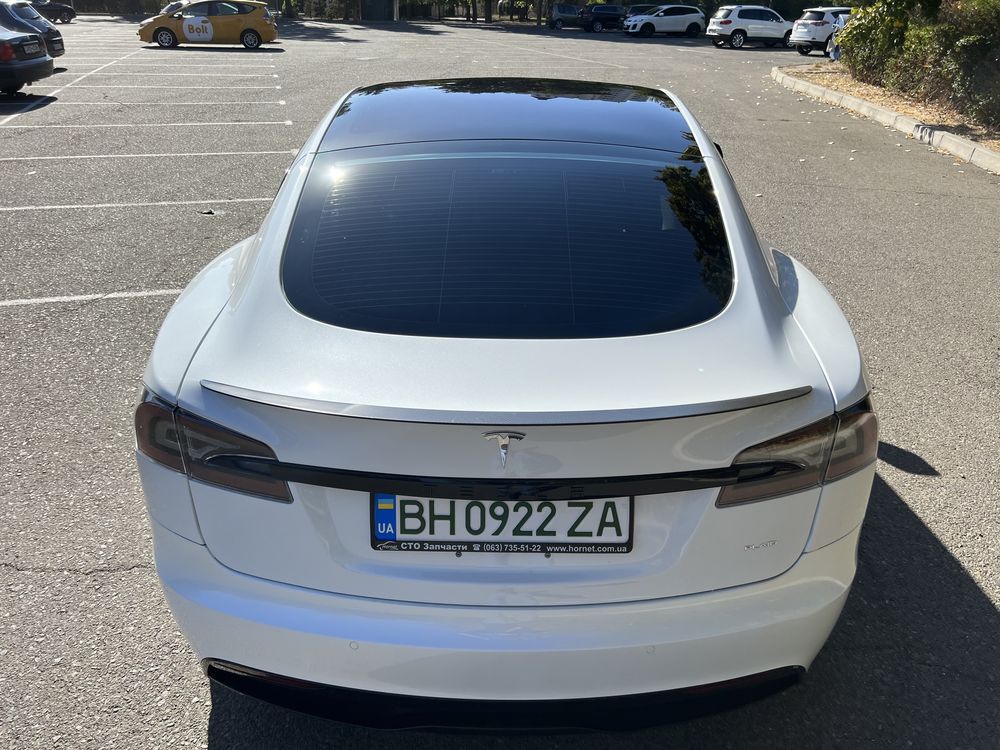 Tesla model S plaid