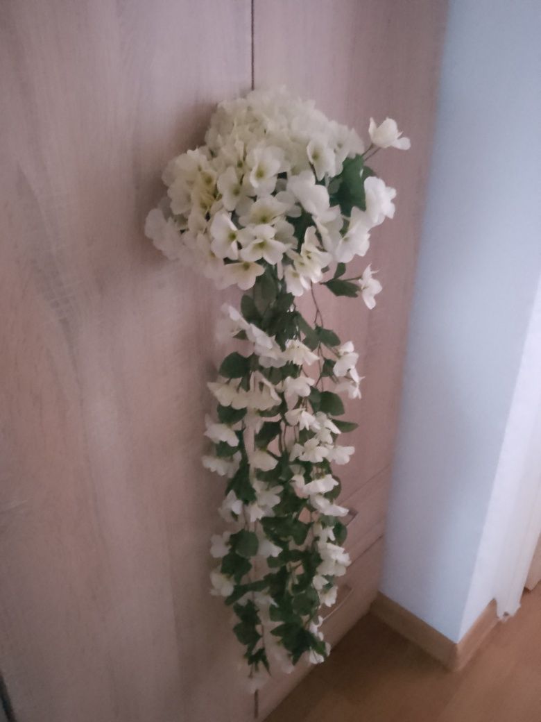 Girlanda kwiatowa zwisająca