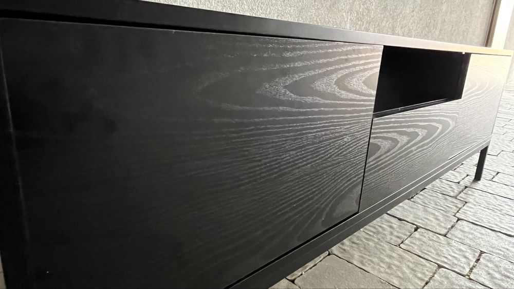 Szafka RTV Actona Seaford czarna Dkwadrat.pl 140x45x40 metal mdf
