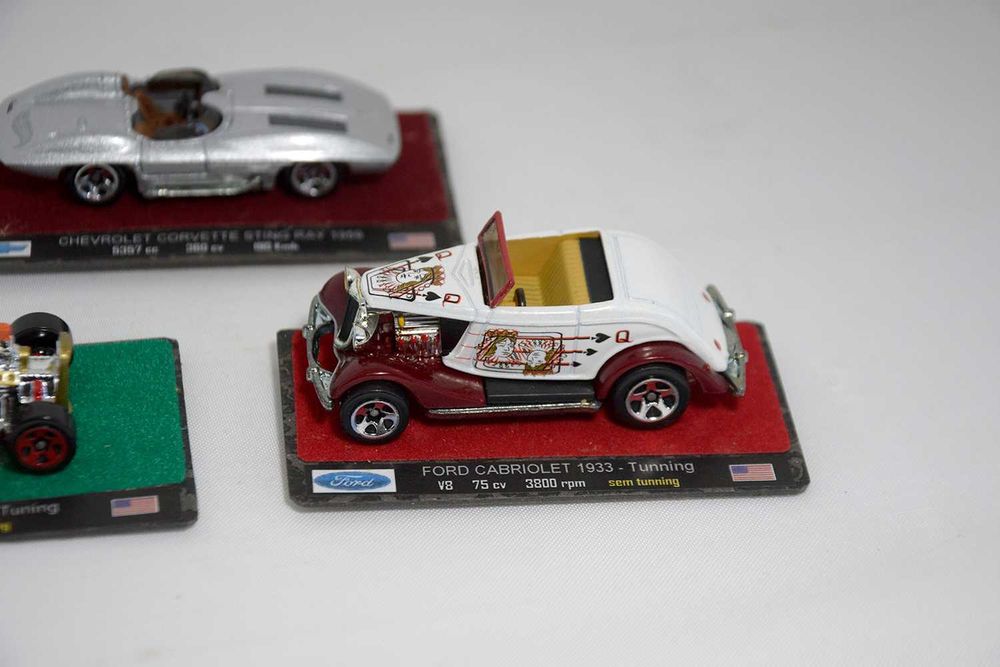 Carrinhos 1:64 em expositor