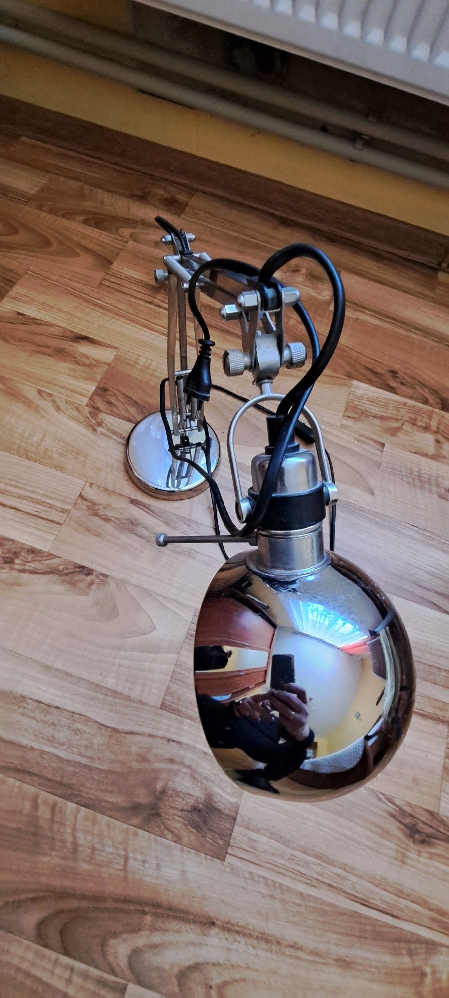 Lampka na biurko.