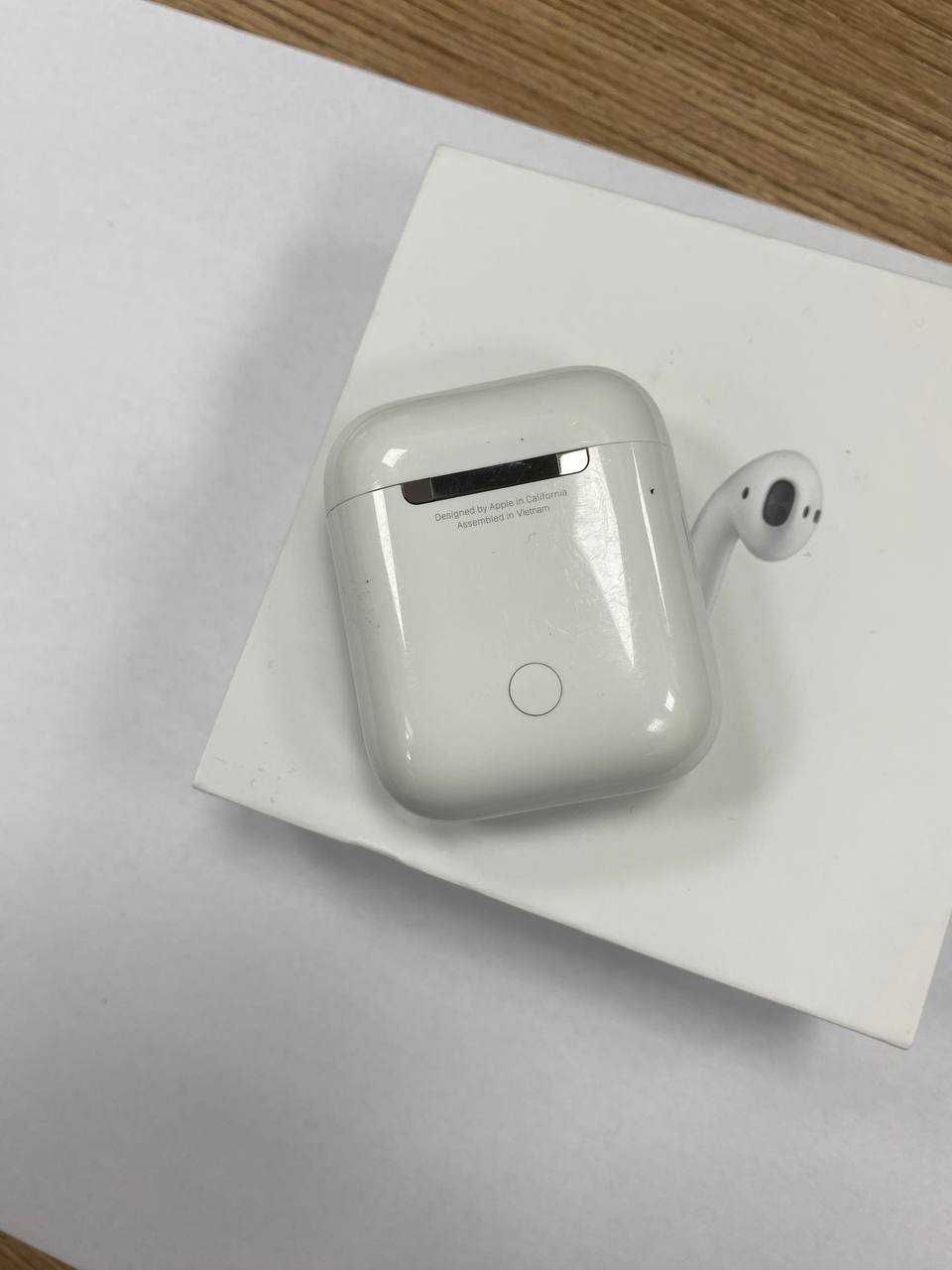 Apple AirPods with Charging Case