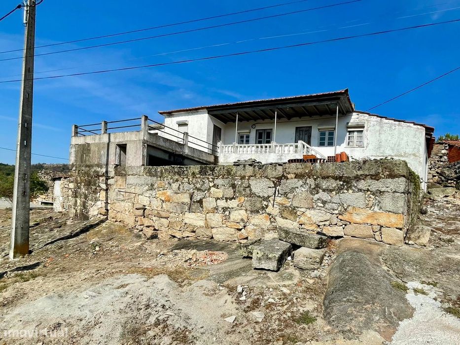 Moradia para restaurar em Amiais, Penalva do Castelo