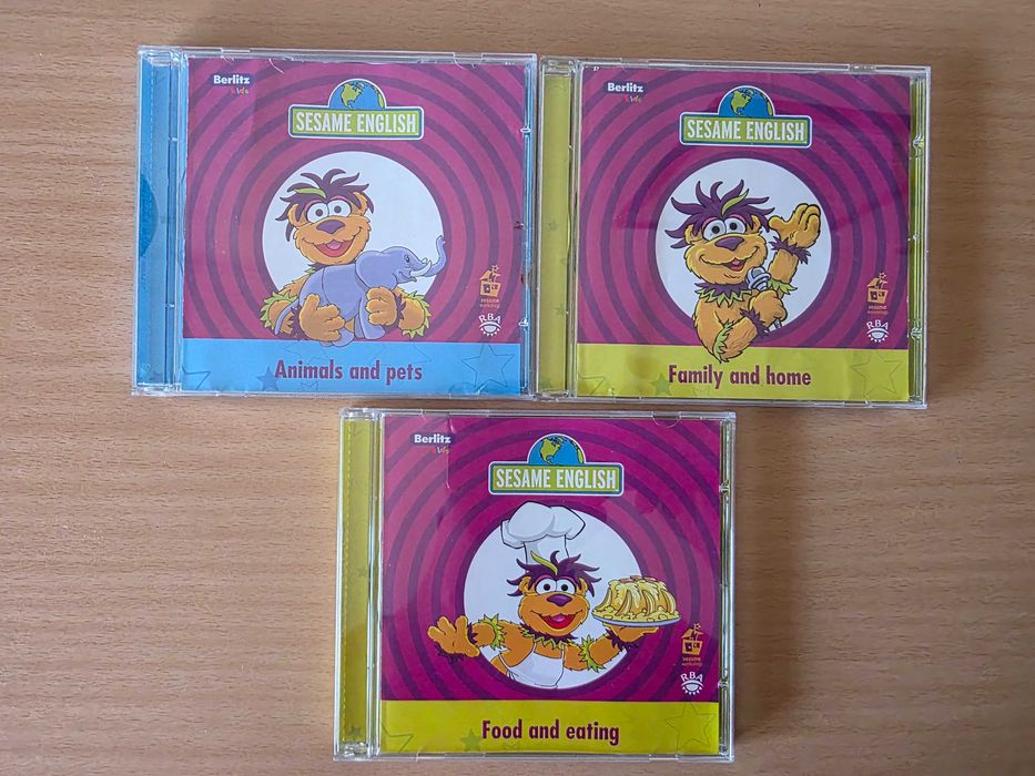 3 cassetes VHS e 3 CDs da coleção "Sesame English"
