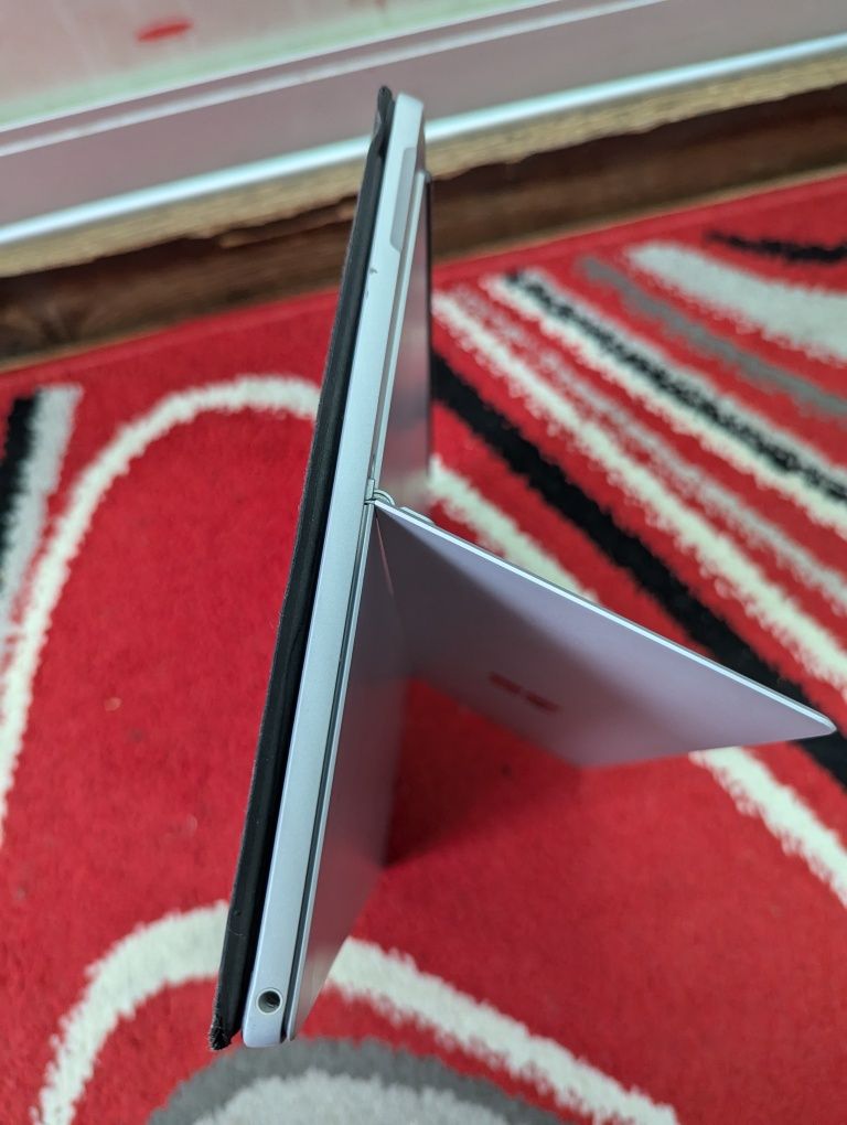 Microsoft surface pro 5 I5-7300u 4/128 1796