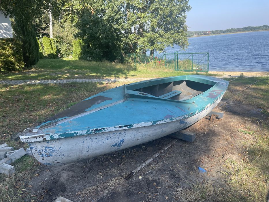 Żaglówka z drewna konstrukcja słomkowa.