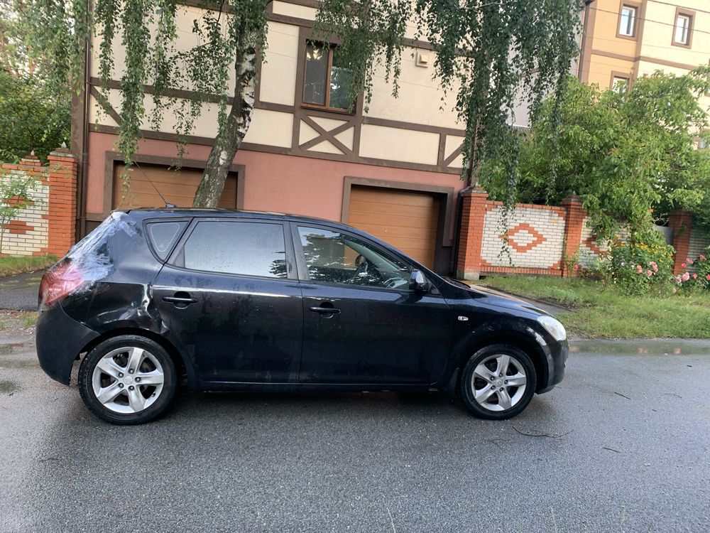 Продам  киа сиид дтп2.0 автомат
