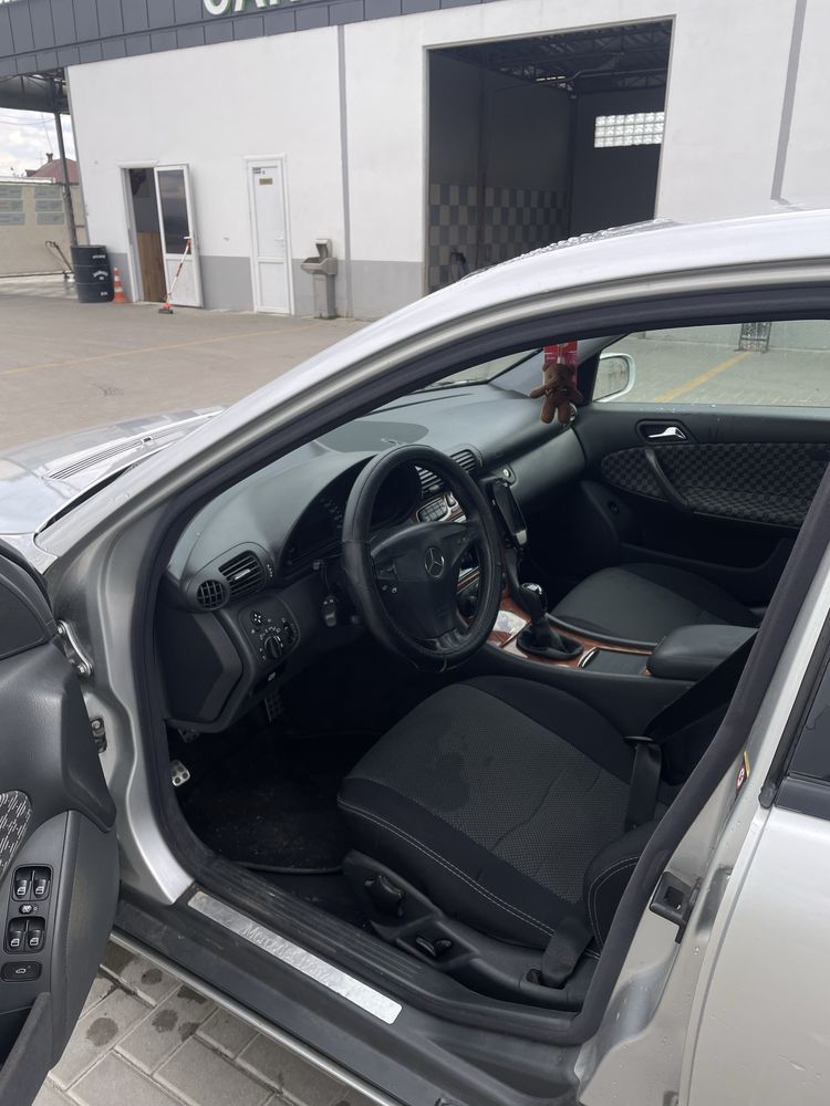 Mersedes benz c200 w203