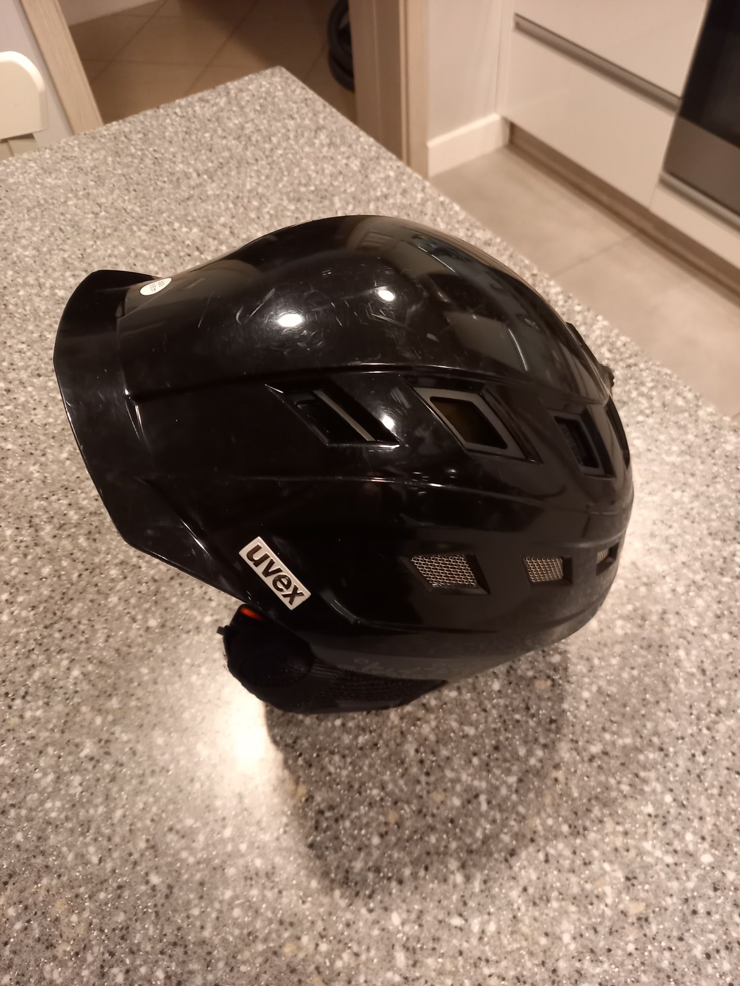 Kask narciarski Uvex,