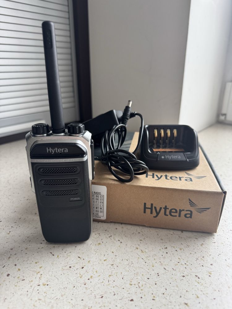 Dwa Radiotelefony cyfrowe DMR Hytera PD605