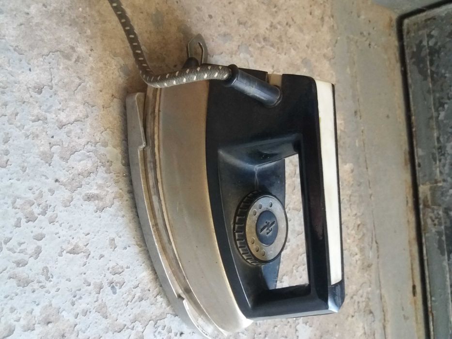 Утюг с подставкой